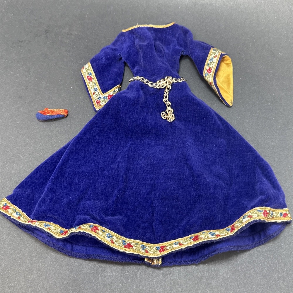 Vintage Barbie #873 GUINEVERE Theater Velvet 1960's Dress With 1 Matching Shoe - Picture 6 of 15